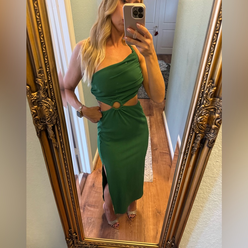 Elegant Green Midi Dress